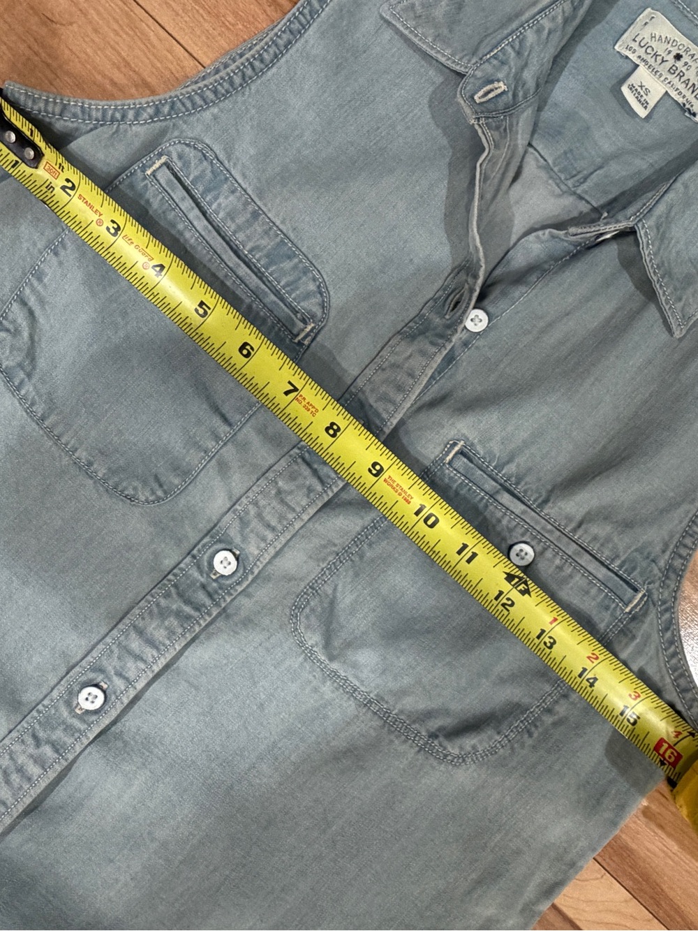Lucky Brand Chambray Sleeveless Button-Front Utility Shirt XS Light Wash Denim - Picture 8 of 9